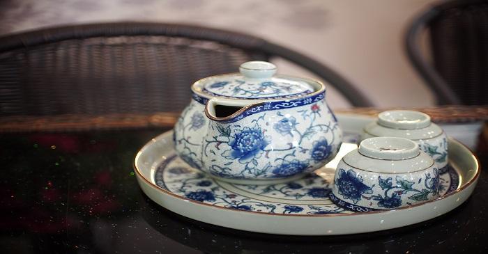 Tips to invest in vintage: Ceramics and Bone China