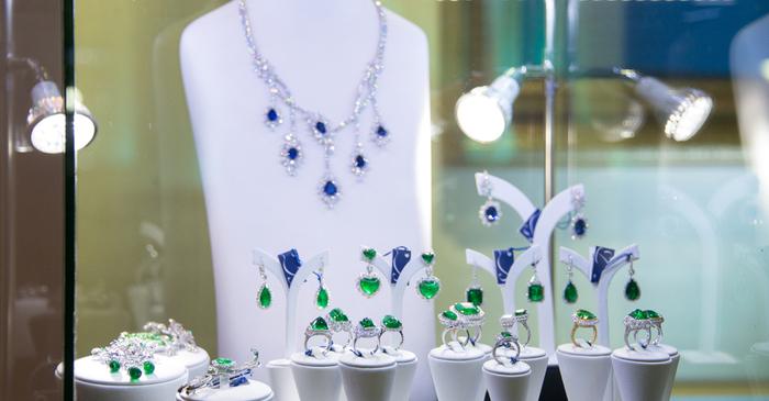 How to Invest in Gemstone Jewellery?