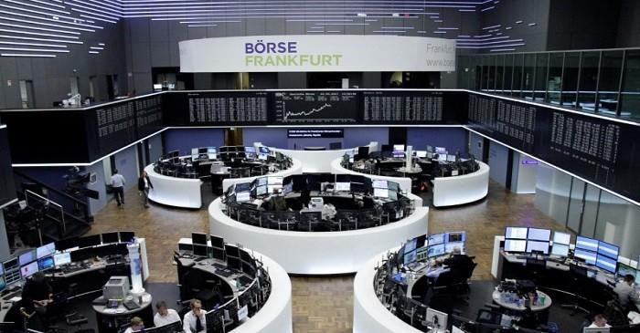 European shares retreat on oil drop, Italian government uncertainty