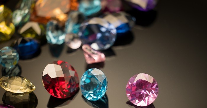 How to judge the colored gemstone