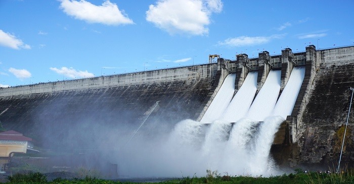 How does hydroelectric work