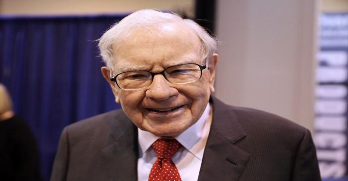 FILE PHOTO:  Berkshire Hathaway Chairman Warren Buffett walks through the exhibit hall as