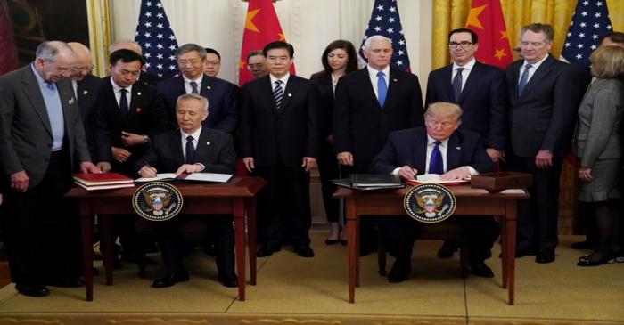 Chinese Vice Premier Liu He and U.S. President Donald Trump sign 