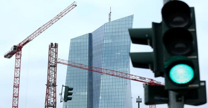 FILE PHOTO: Specialists work on a crane in front of the European Central Bank (ECB) in