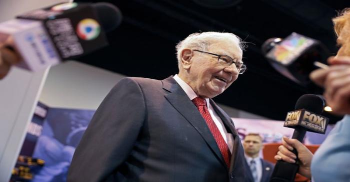 FILE PHOTO: Berkshire Hathaway Chairman Warren Buffett walks through the exhibit hall as