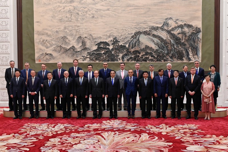 Chinese Premier Li Keqiang poses for photographs with representatives of 7th Round-Table Summit