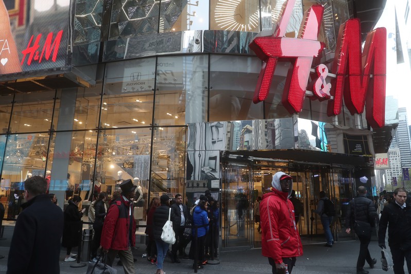 People line up to get into the H&M store for the Giambattista Valli collection in Times Square
