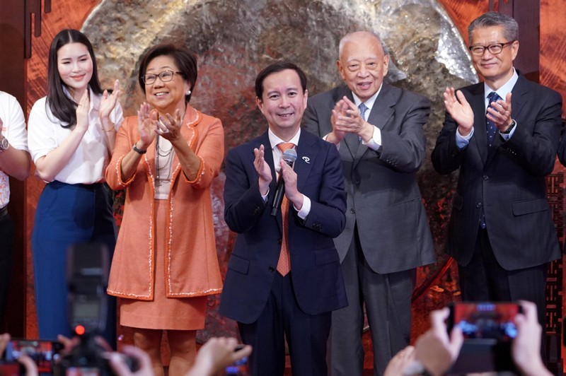 Daniel Zhang, Paul Chan, Laura Cha and Tung Chee-hwa attend Alibaba Group's listing ceremony at