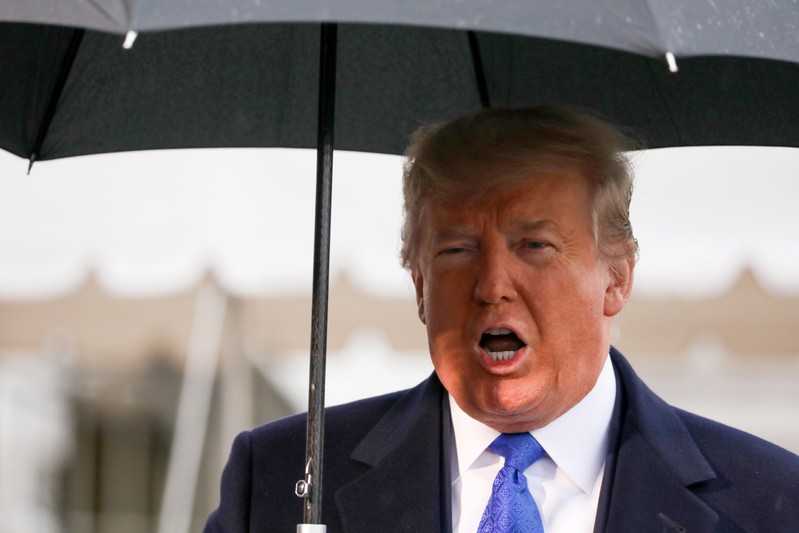 kbuU.S. President Trump speaks to reporters as he departs the White House in Washington