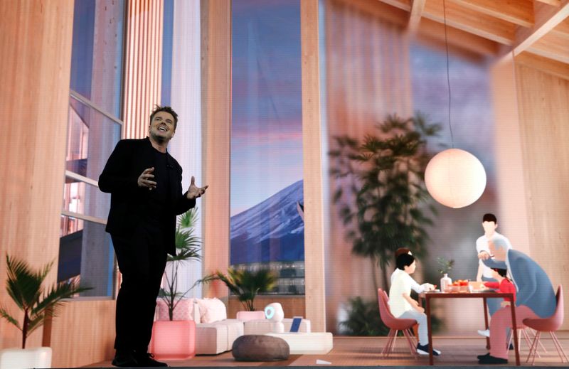 Akio Toyoda, president of Toyota Motor Corporation, applauds Danish architect Bjarke Ingels,