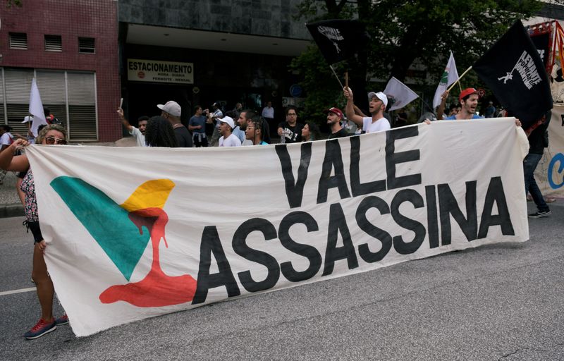 FILE PHOTO: Vale S.A. CEO Fabio Schvartsman gestures during a session of the external